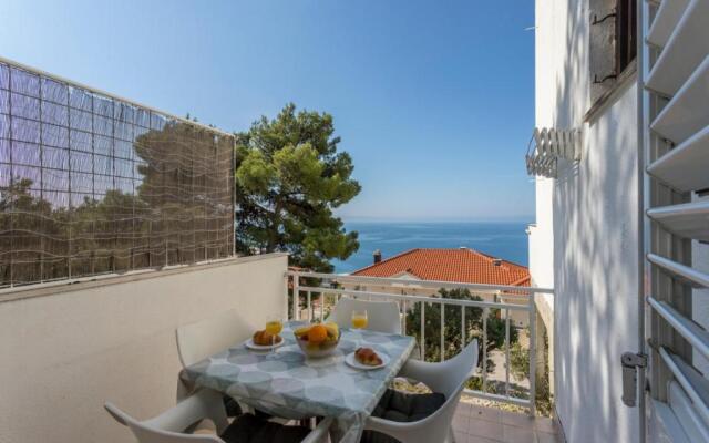 Apartments and rooms Vedra