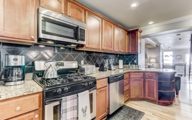 Upscale Home W/rooftopdeck&parking Near Stadiums