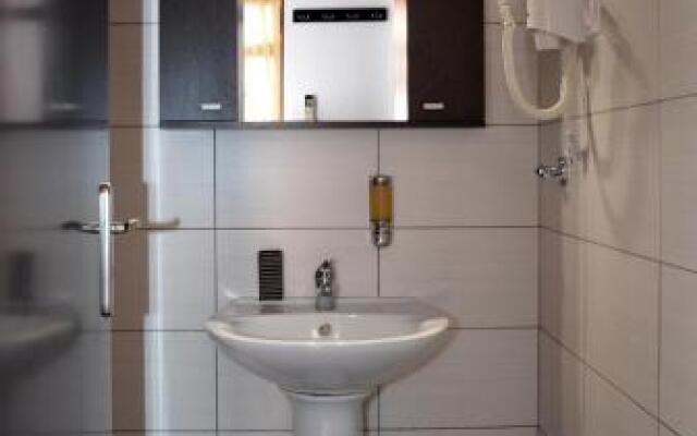 Enetiko Rooms