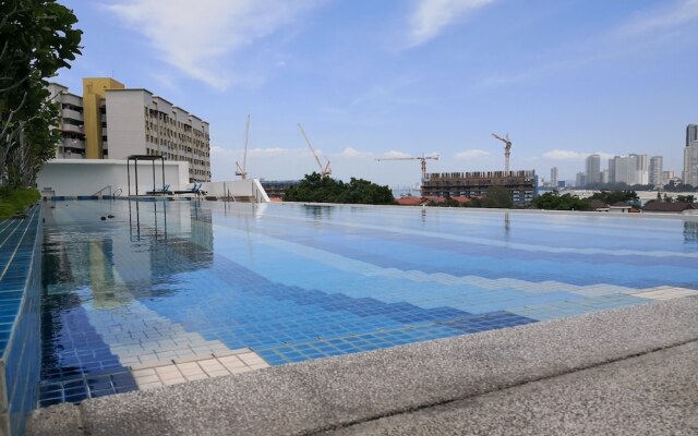 3BR Seaview Suite Gurney Drive