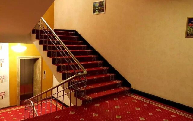 Manzhouli Crown Inn