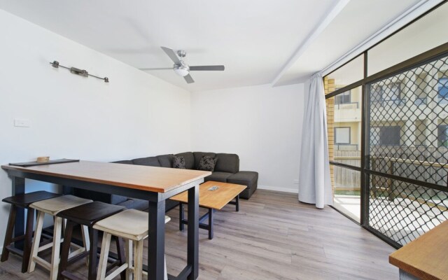Flynns Beach Apartments 4, 41 Pacific Drive