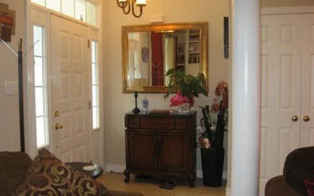 Viv's Front Porch B&B