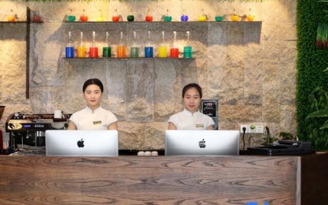 Rose Art Hotel (Ningbo Beilun Yintai City Store)