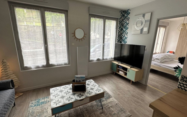 2-bedroom Revamped Flat in Auvergne