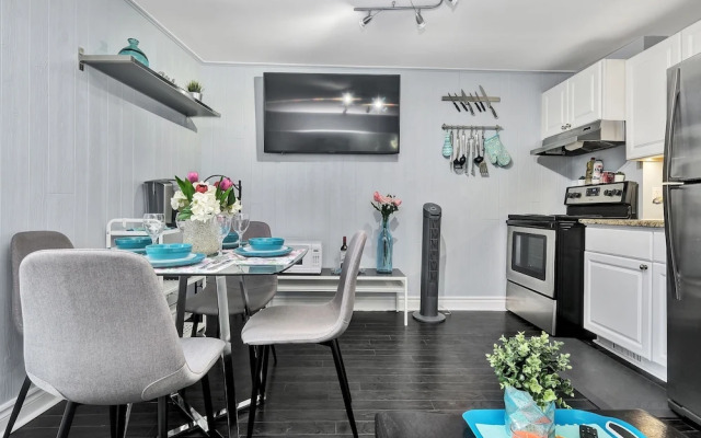 2BR Apt With Netflix Access to Rooftop Terrace