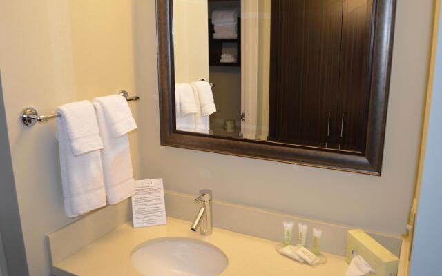 Staybridge Suites Bowling Green by IHG