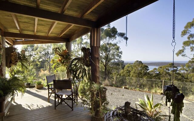 Bed in the Treetops Bed & Breakfast