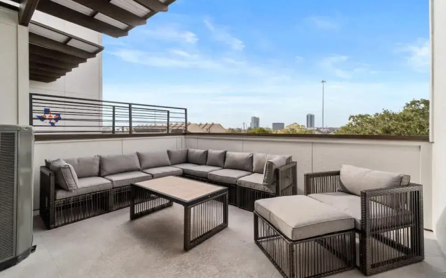 Downtown Houston 3BR Bachelorette Escape