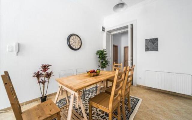 NyÁr Centre Entire Home