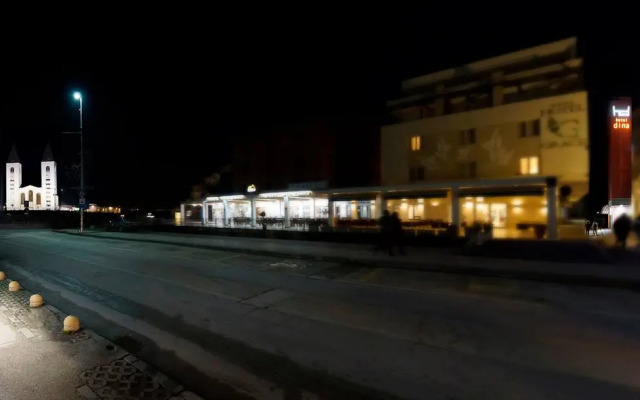 Hotel Dina