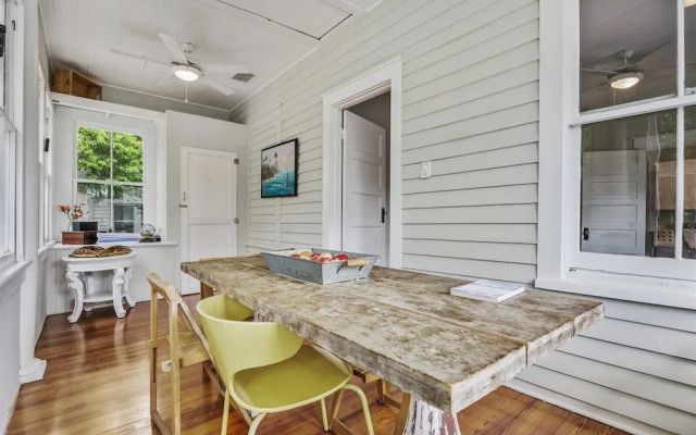Casa Doble - Two Units, One Location!