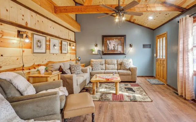 Hot Tub + Game Room: Gatlinburg Family Cabin!