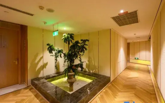 Yizhuu Hotel (Ningbo Railway Station Liyuan South Road Subway Station)