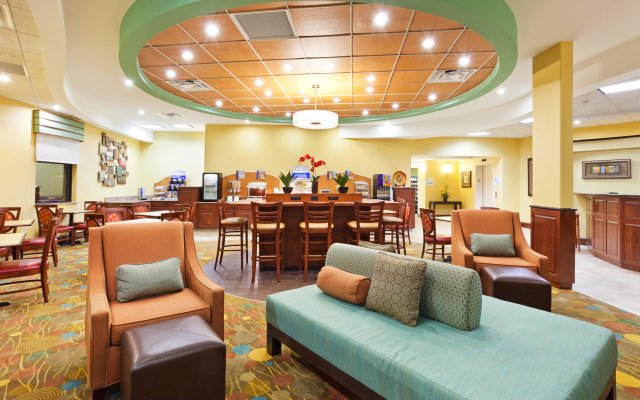 Holiday Inn Express & Suites Greensboro-(I-40 Wendover), an IHG Hotel