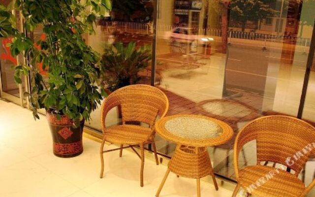 Hongyuan Business Hotel