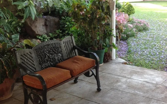 Lynn's Guest House