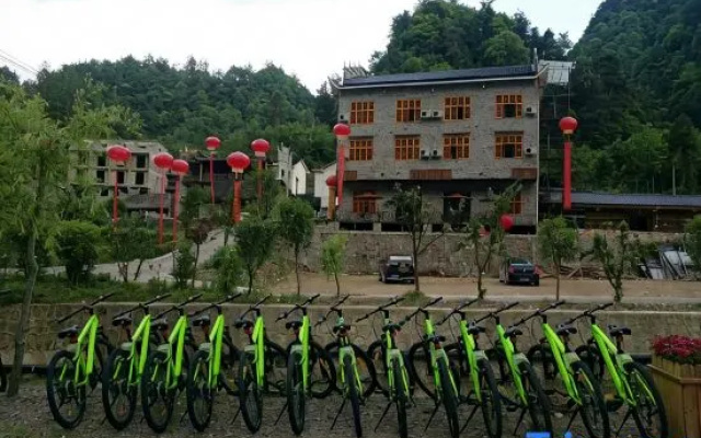 Yishan Bangshui Inn – Outside – Zhangjiajie