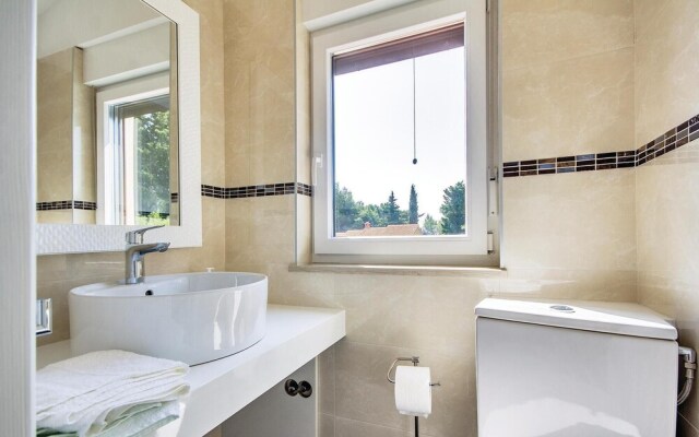 Awesome Home in Premantura With Wifi and 5 Bedrooms