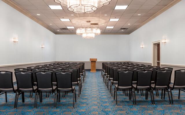 Holiday Inn Hotel & Suites Oklahoma City North by IHG