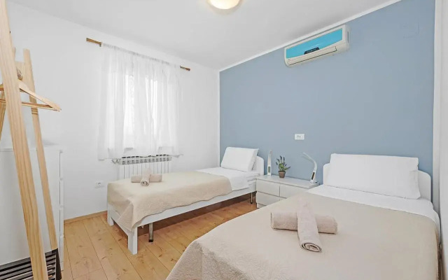 Apartment Delton