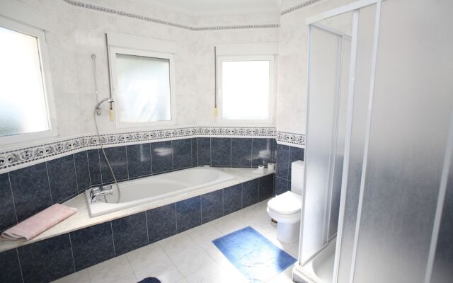 025 Villa California