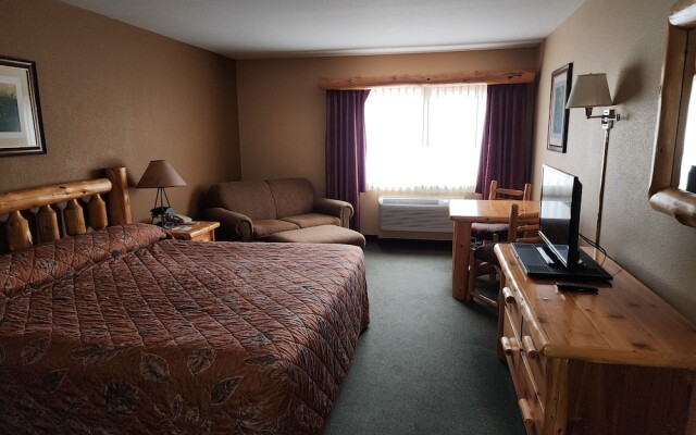 Pine Peaks Lodge & Suites