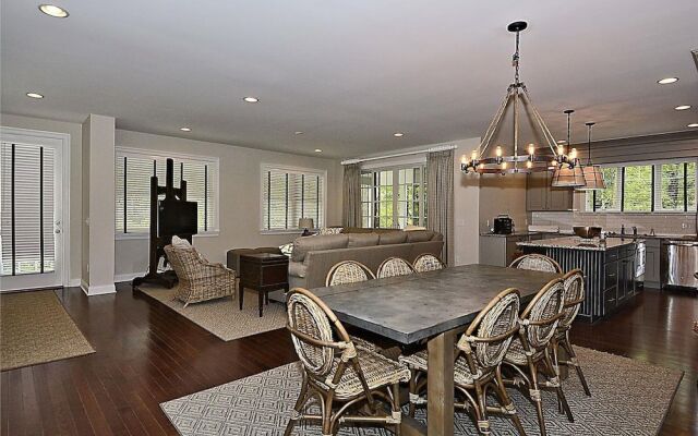 La Bella Vita by Long & Foster