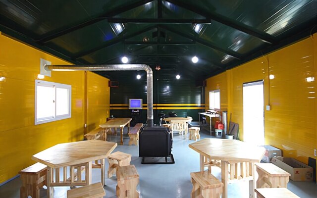 Hongchen Happiness Yard Pension