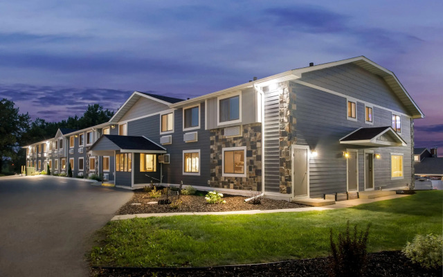 Super 8 by Wyndham Alexandria MN