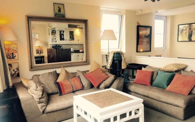 Lovely 2 Bedroom on the Corner of Portobello Road