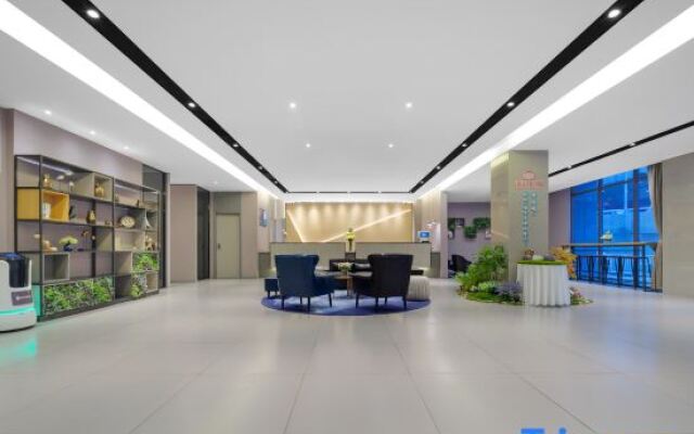 Home Inn Selected (Urumqi Municipal Government, Nanhu Square Metro Station)