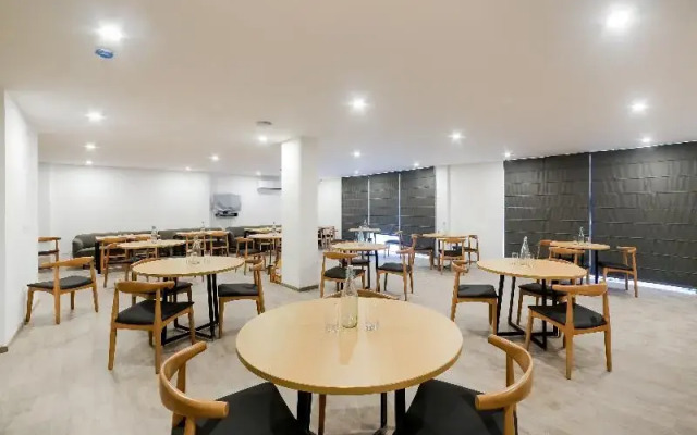 OYO Townhouse 213 Artemis Hospital