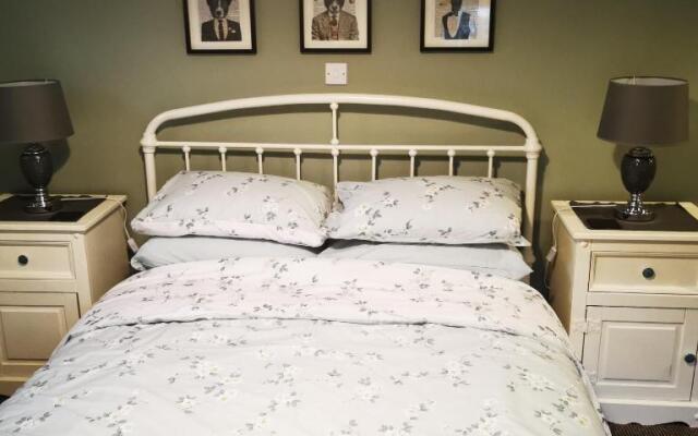 Rooms by the River at Glan Aber