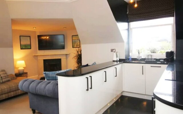 Stylish 2 Bedroom Flat In Heart Of The West End