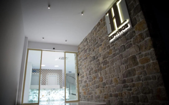 Zephyros Hotel