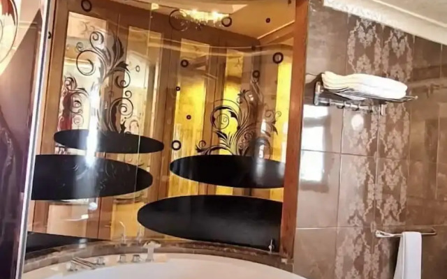 Q Hotel