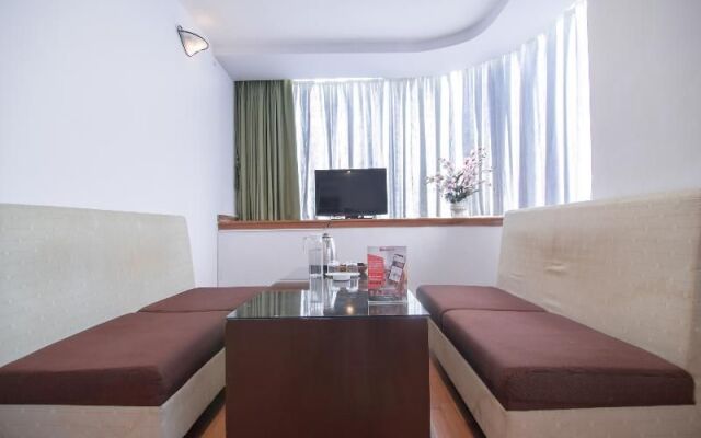 RedDoorz Plus Near Van Mieu Quoc Tu Giam
