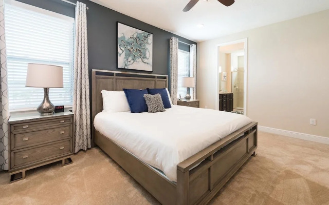 7412 MA - Stylish Home Near Parks