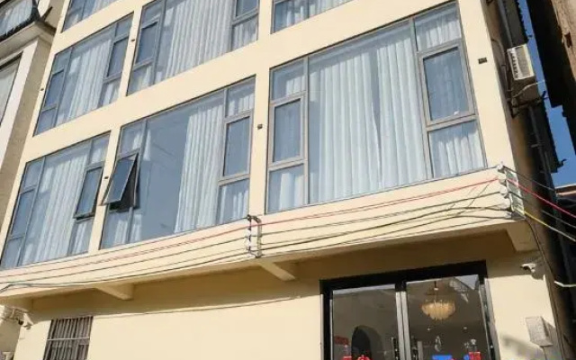 Dali Nanfeng Guojing Hotel (Ideal City)