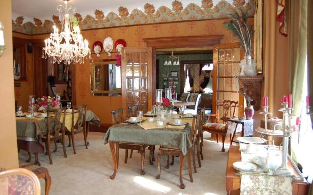 Schuster Mansion Bed & Breakfast