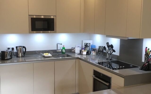 Spacious 1 Bed Serviced Apartment In Kensington