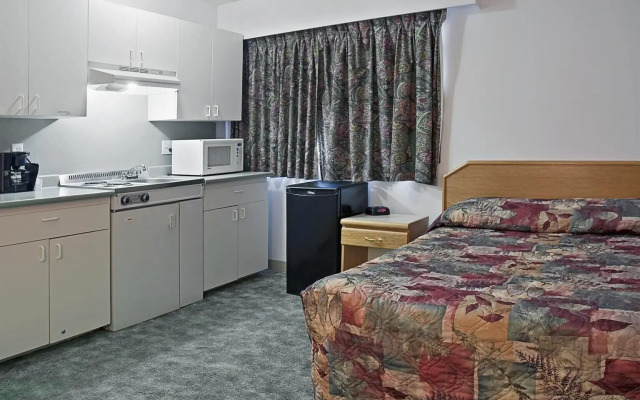 Canadas Best Value Inn Mile 0