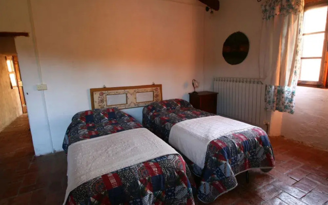 Rustic Cottage in Magione with Garden