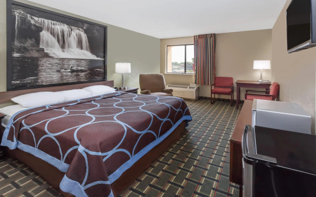 Super 8 by Wyndham Logansport