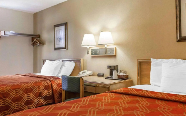 Clarion Pointe Bettendorf - Quad Cities