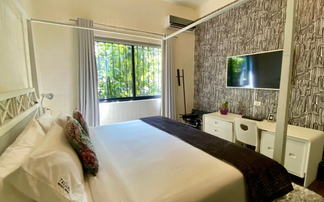 Pug Seal Polanco Anatole France