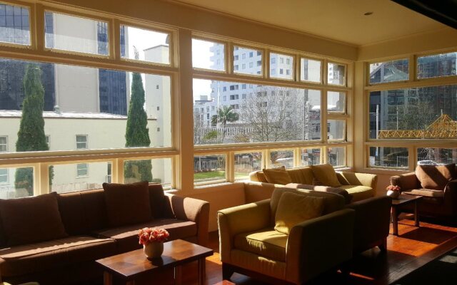 Kiwi International Hotel