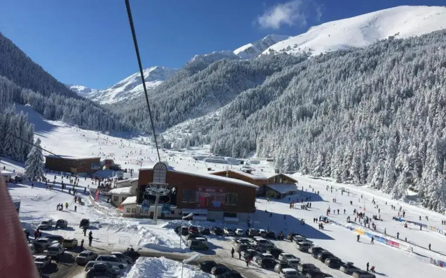 Authentic Cedar Lodge studio near Ski Lift