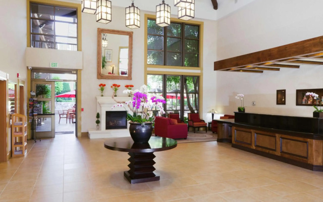 DoubleTree by Hilton Claremont